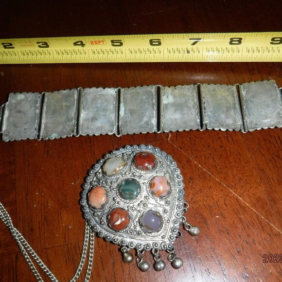 Agate Stones in a Vintage Necklace and Pendent on a silver tone setting - Picture 3 of 16